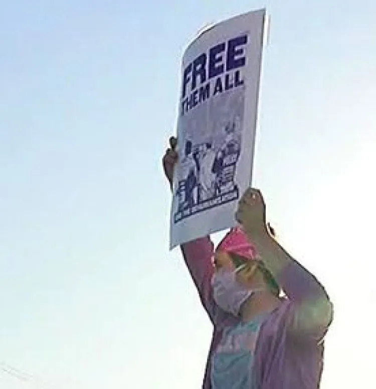 Exigen liberación de migrantes