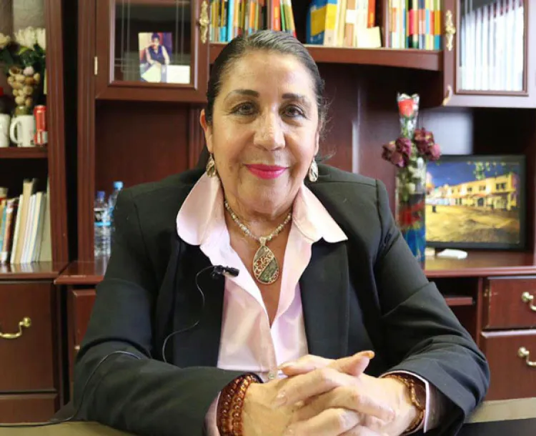 Orientan a estudiantes nogalenses