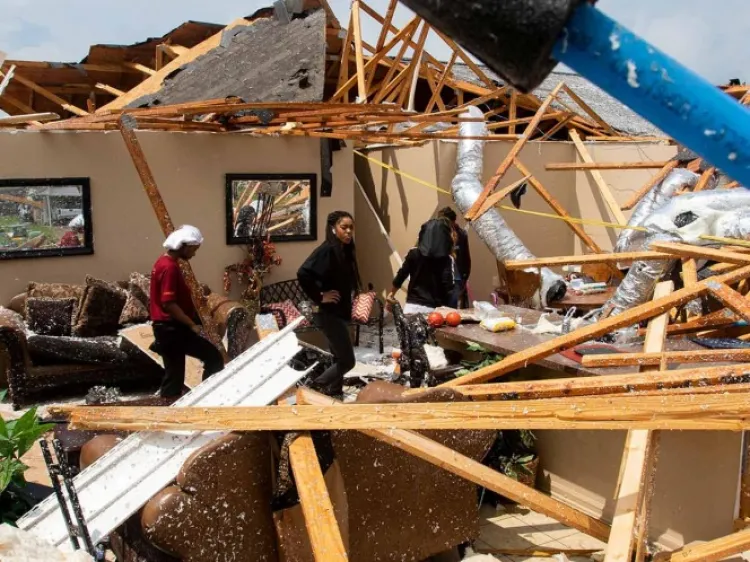 Suman 19 muertos por tornados en sur de EU