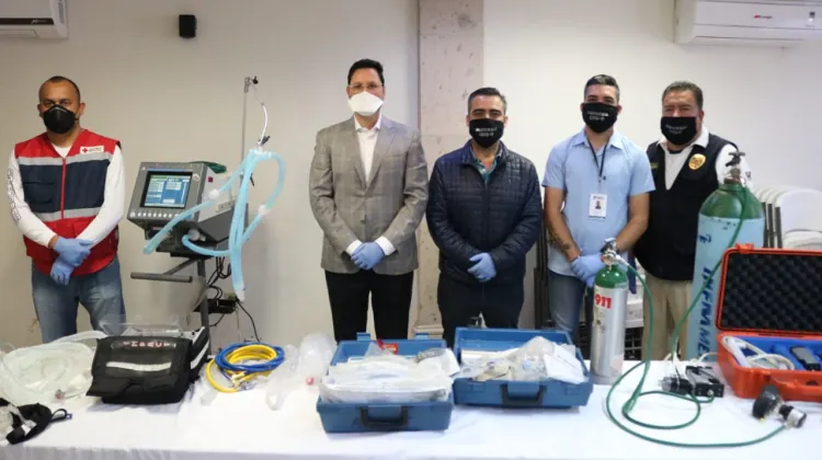 Entrega Kiko Munro dos ventiladores para respiración; fueron donados por la iniciativa privada