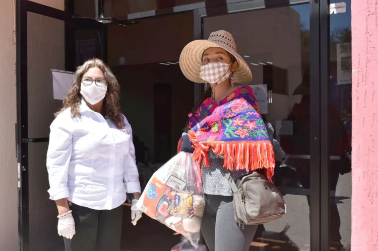 Continúa entrega de apoyos del Municipio