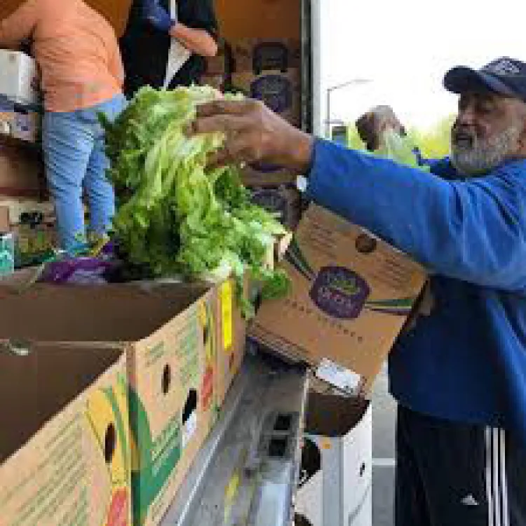 Apoyan a la comunidad con alimento
