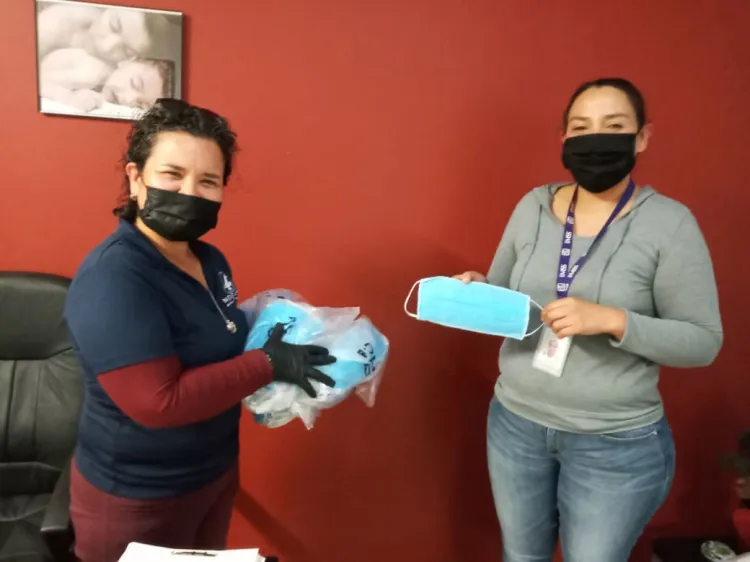 Dona Municipio 100 cubre-bocas al IMSS