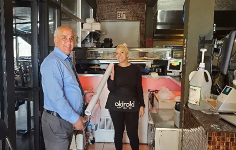 Mayor apoya a empresas locales