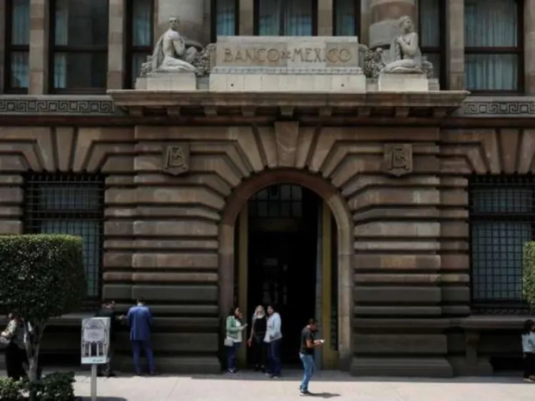 Banxico reduce tasa de interés en 50 puntos base y la deja en 6%