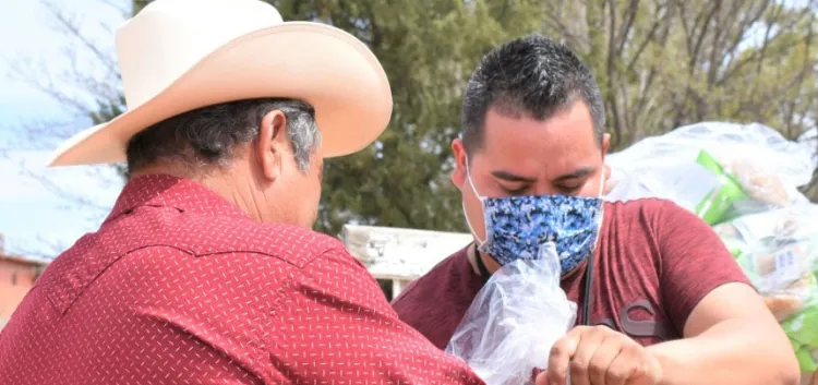 Apoya Alcalde a ancianos