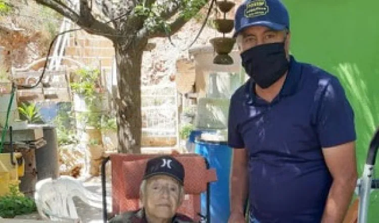 Entregan ingenieros despensa