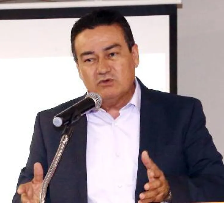 Invita la SEC a aprovechar becas