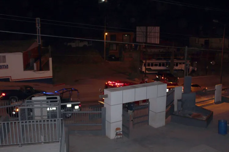 Sorprenden a ladrón de escuela