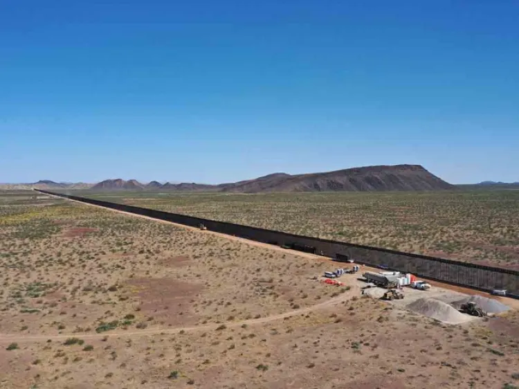 Ni el Covid-19 detiene el muro de Trump; provoca profunda cicatriz en el Desierto de Sonora