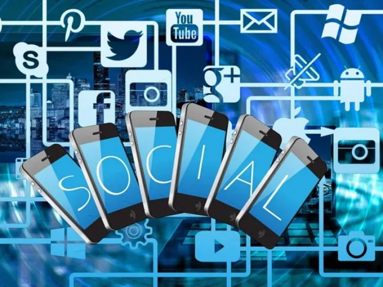Exigirán a Twitter y Facebook cuentas por uso de bots