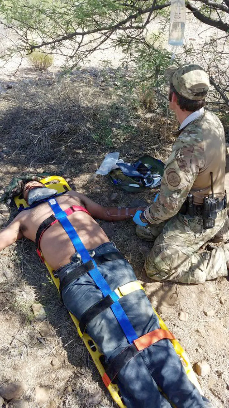 Rescatan a dos hombres perdidos en el desierto