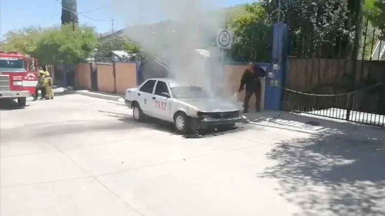 Se incendia taxi en la Buenos Aires