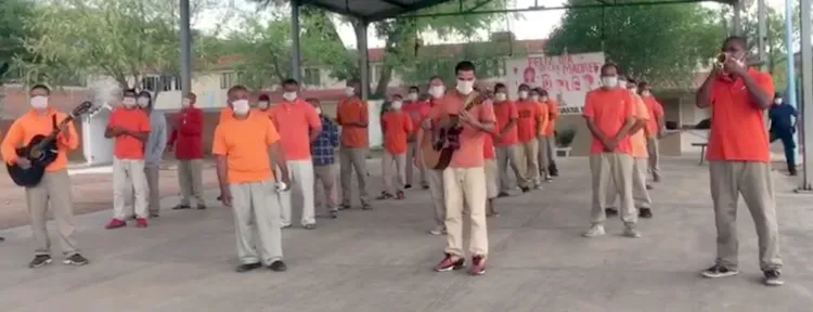 Dan serenata virtual a las madres