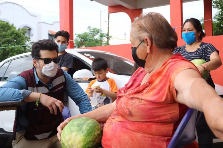 Entregan 30 toneladas de productos frescos