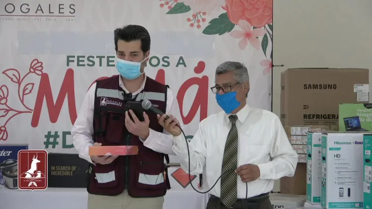 Celebra Alcalde a las madres