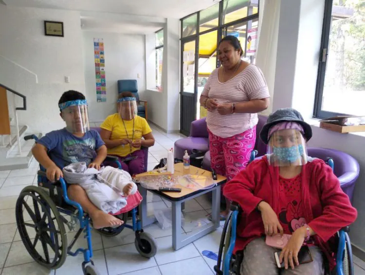 Apoyan a niños con alimentos