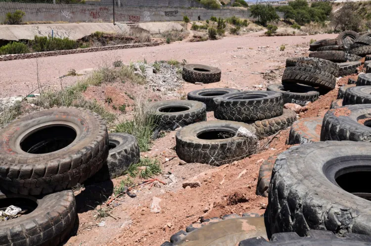 Sancionan a dos empresas