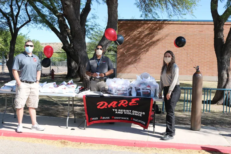 Gradúan de programa DARE en Nogales