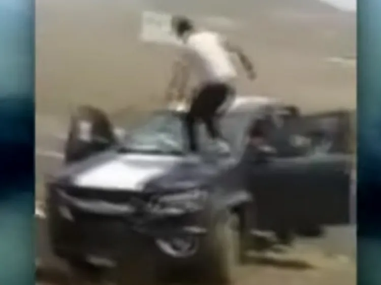 Destrozan patrullas en Hidalgo por operativo Hoy No Circula