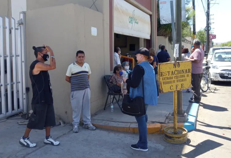 Se manifiestan contra cortes de la Comisión Federal de Electricidad