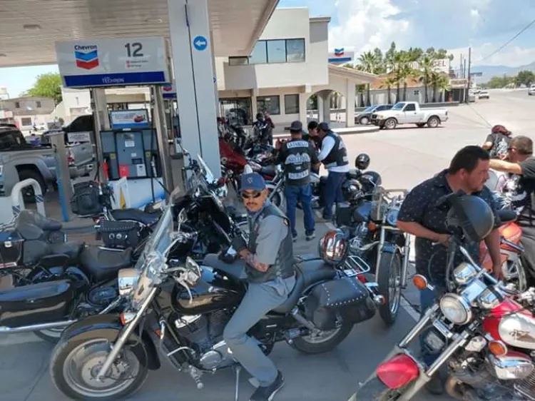 Apoyan motociclistas a albergue de Imuris