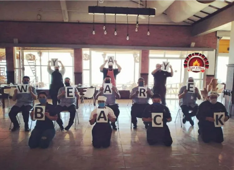 Abren sus puertas restaurantes