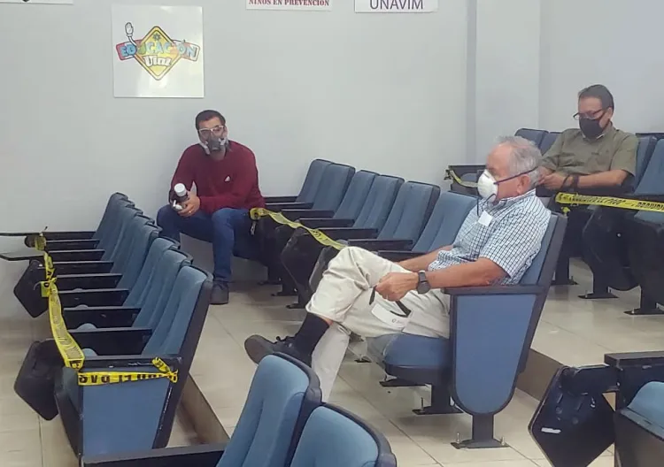 Reunión emergente para reforzar medidas en tiendas