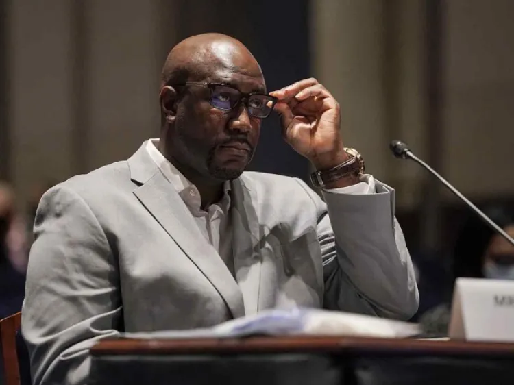 &#039;Hagan cambios&#039;, pide hermano de Floyd ante el Congreso