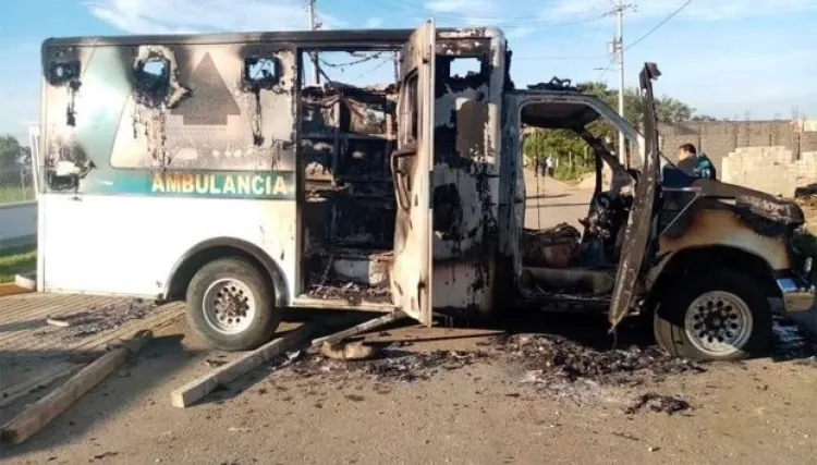 Tras fallecimiento de hombre por Covid-19, pobladores queman alcaldía y clínica en Chiapas