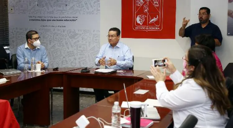 Capacita SEC a seis mil docentes