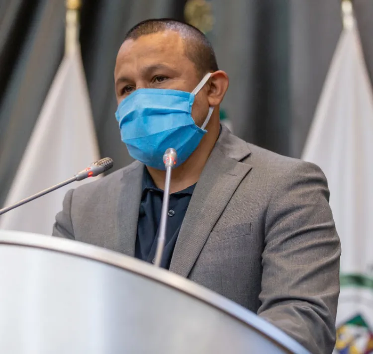 A favor diputados por reducción de regidores