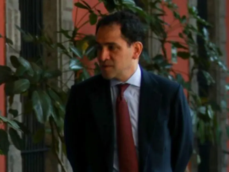 El titular de Hacienda, Arturo Herrera da positivo a Covid-19