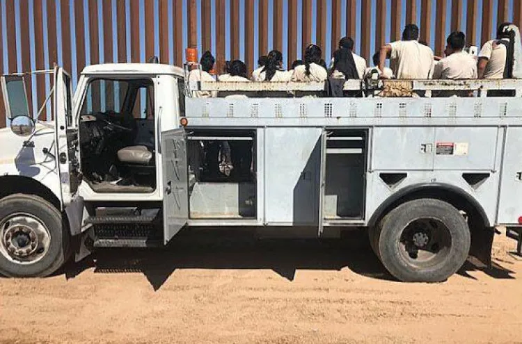 Detienen a 21 indocumentados