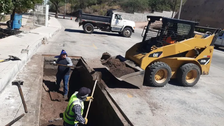 Previenen inundaciones en avenidas