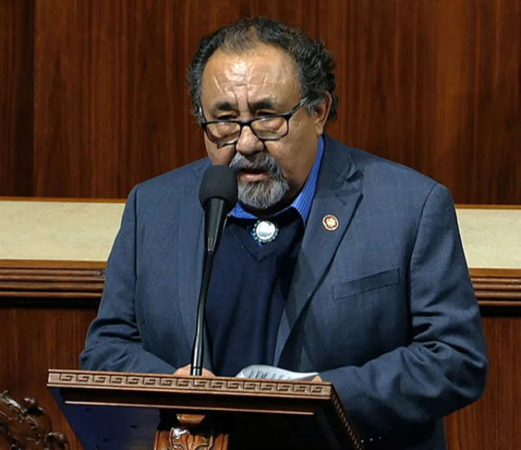 Da positivo Congresista Raúl Grijalva