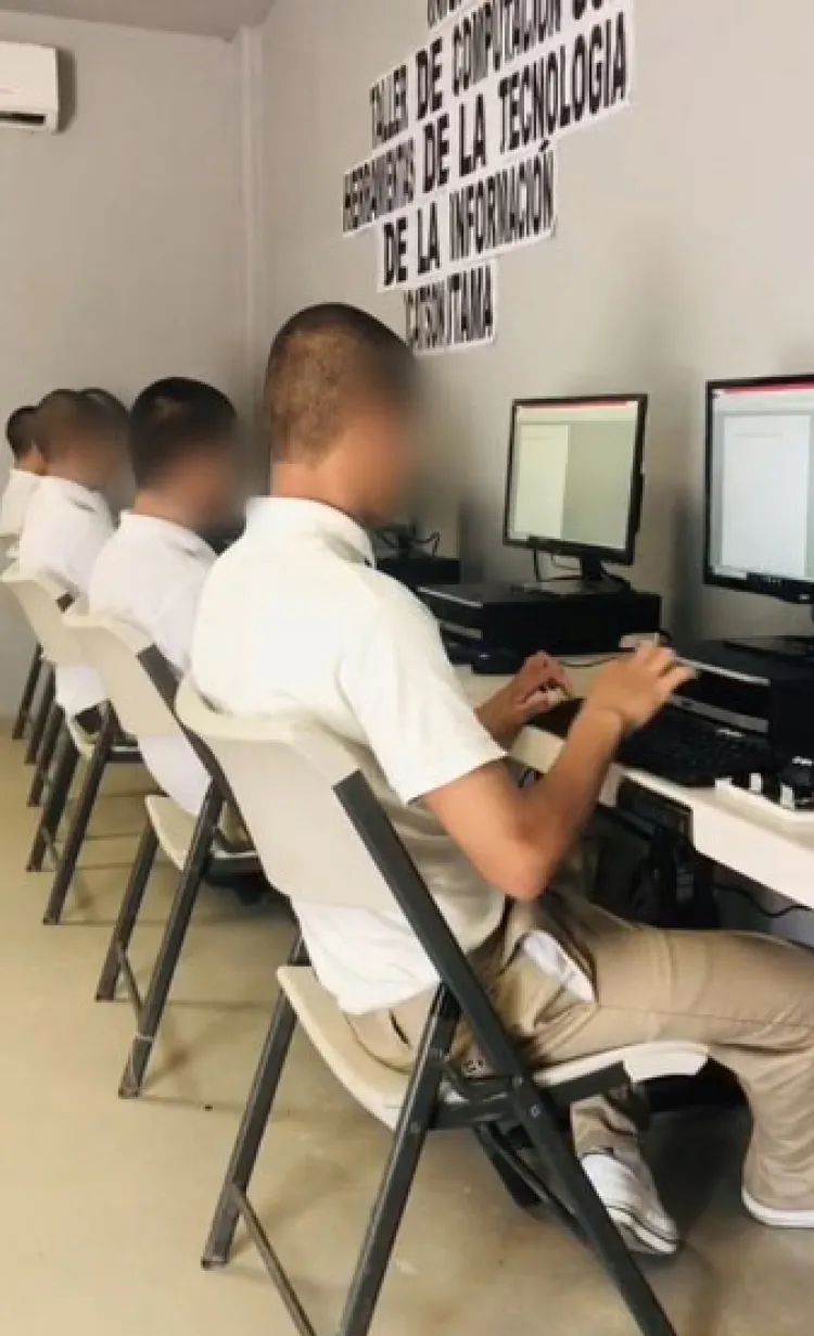 Estudian en línea durante pandemia