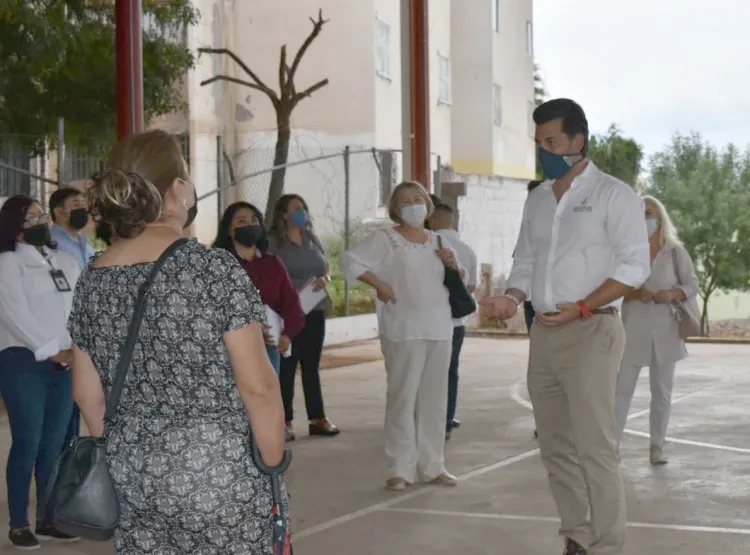 Recorre alcalde colonias de Nogales