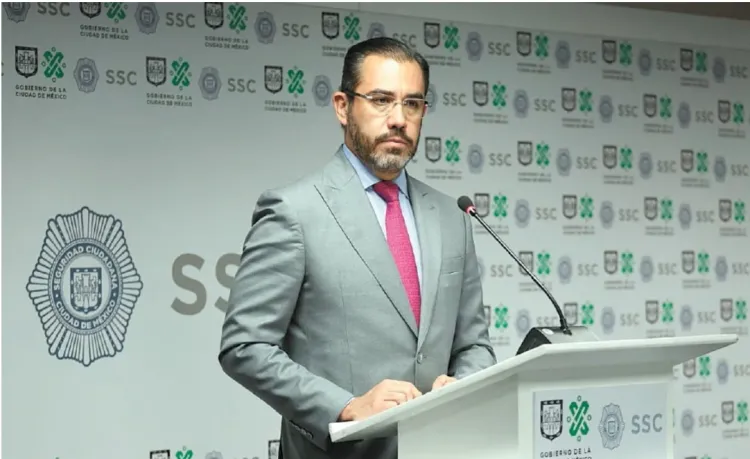 FGR pide aprehensión contra Exfuncionarios