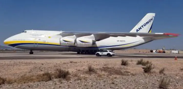 Aterriza en Tucson gigantesco avión ruso
