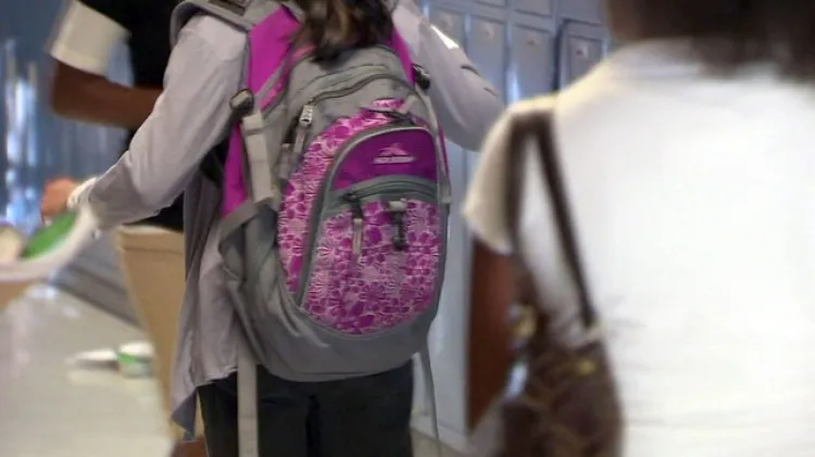 Autorizan a condados abrir escuelas