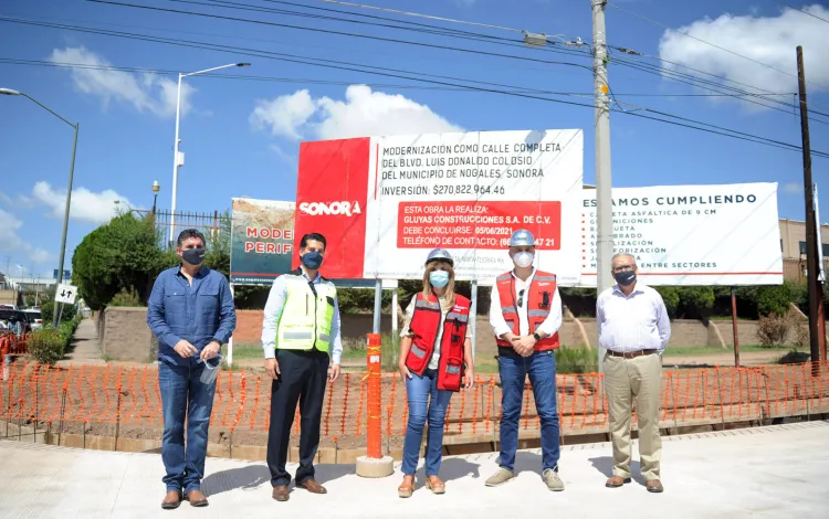 Entrega obras y becas en Nogales