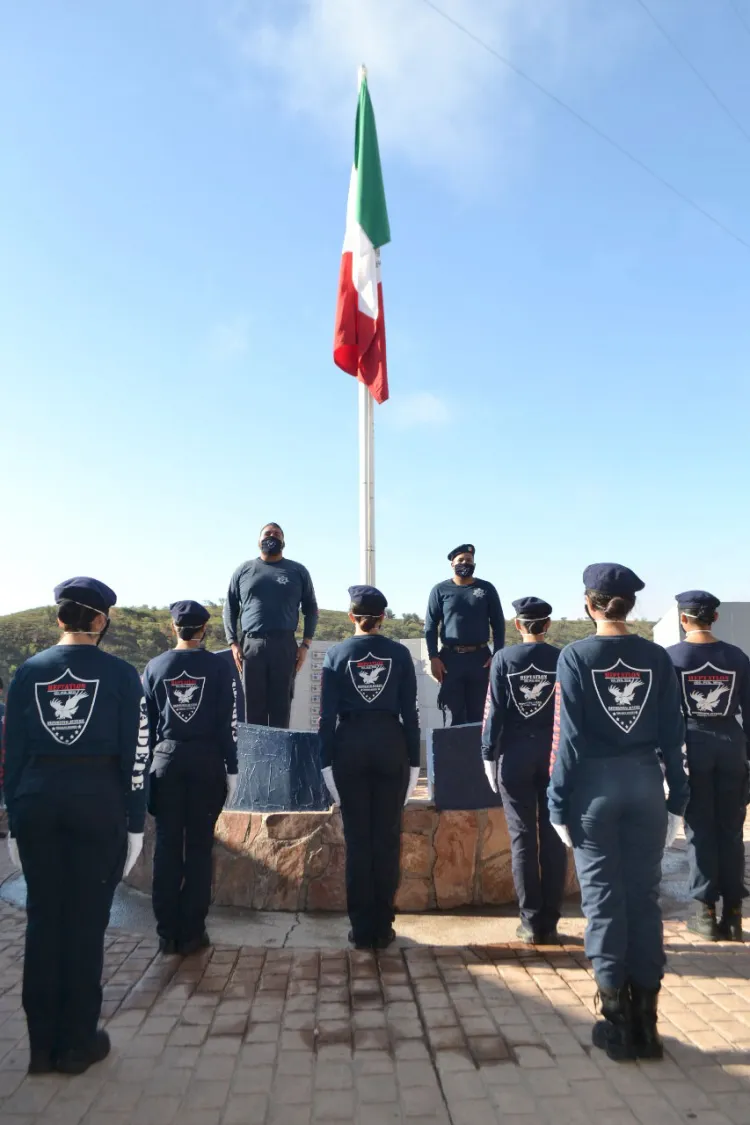 Encabeza Comisario acto cívico