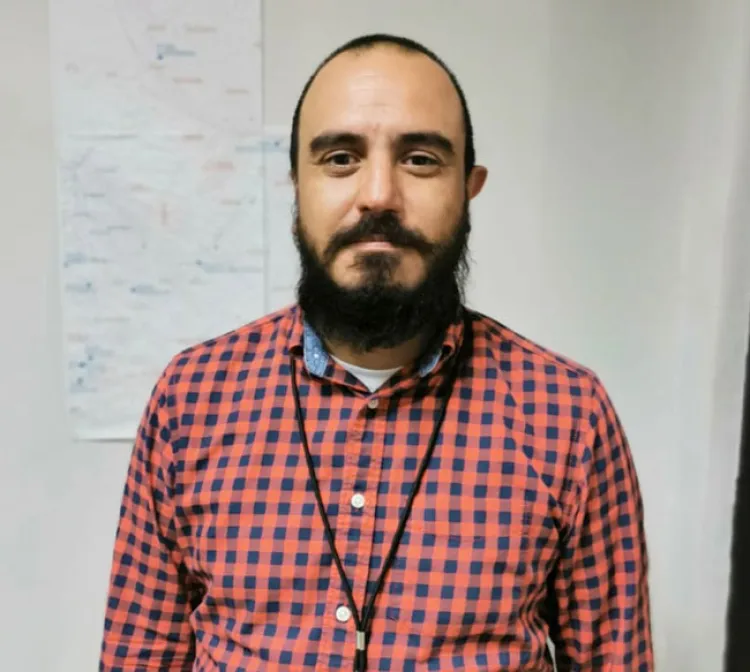 Dan mantenimiento a pozos y tanques