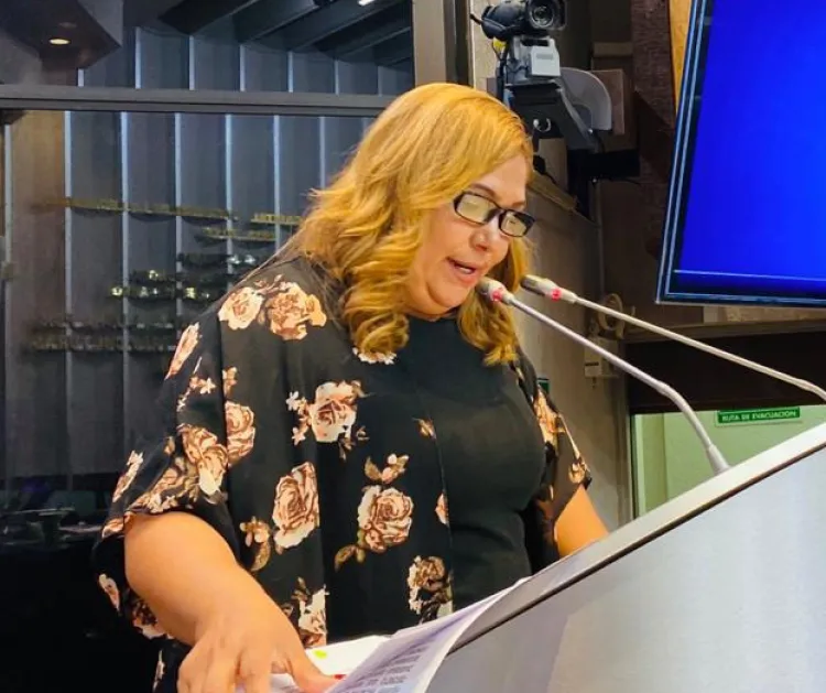 Presenta Diputada iniciativa pro policías