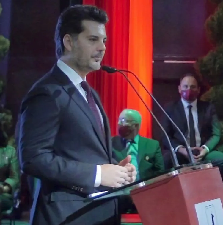 Destacan en Informe siete obras