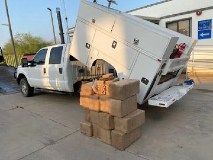 Decomisan 600 libras de metanfetamina