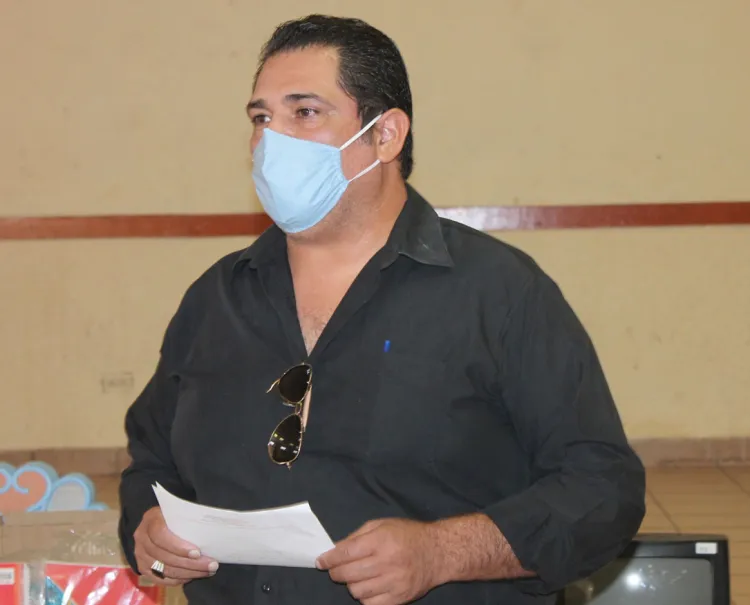 Apoyarán a estudiantes con equipos digitales