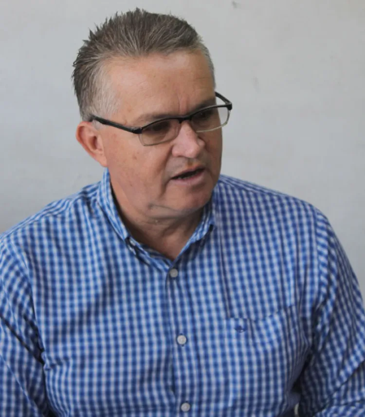 Entregan Rotarios sillas en comodato