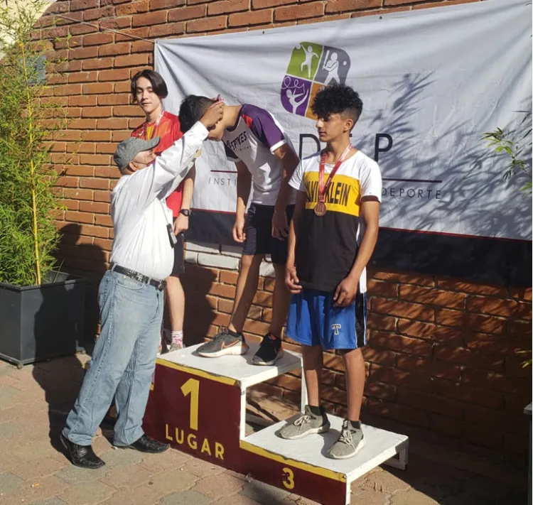 Realizan carrera pedestre